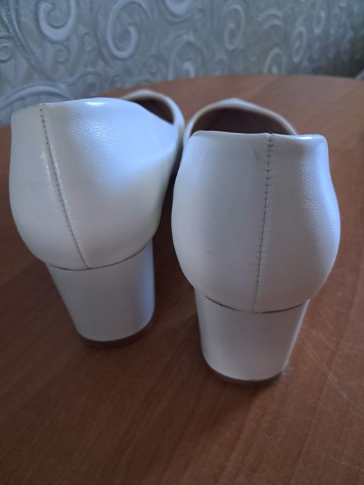 Туфли белые 38 размер