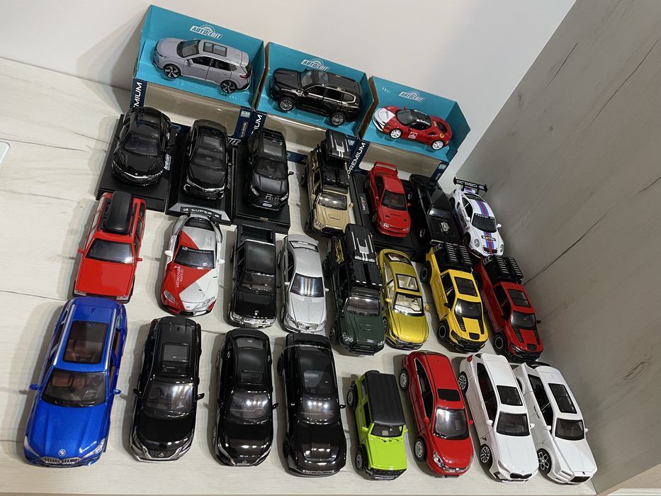 Нова машинка 1:32 металева модель авто іграшка дитяча колекційна