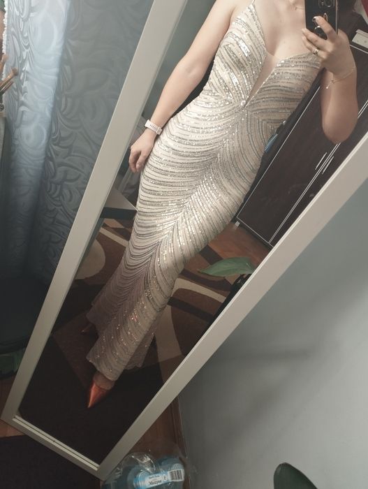 Sukienka Ariel-Dress on now.