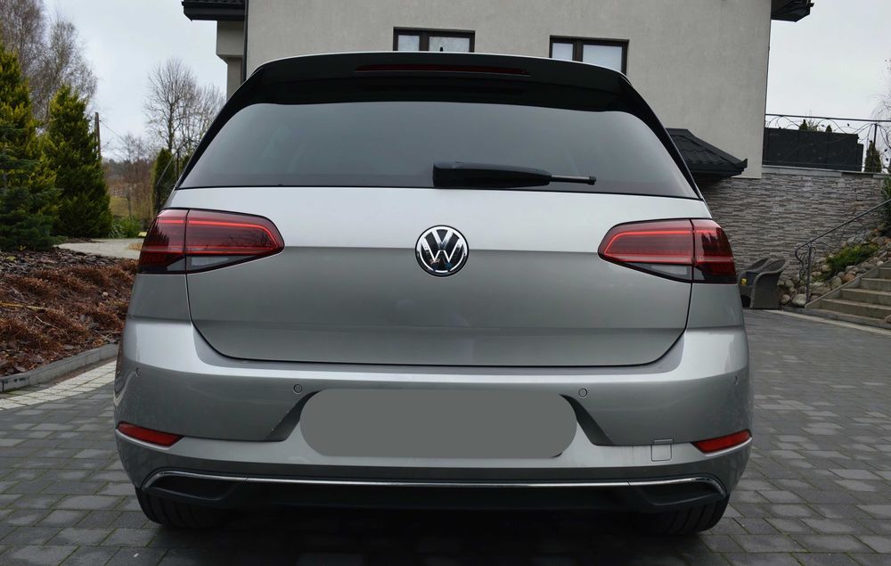 Volkswagen e-Golf      2018