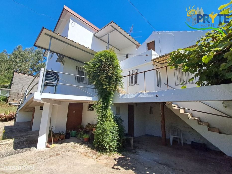 Country estate featuring a 4-bedroom house located near Cernache do Bonjardim