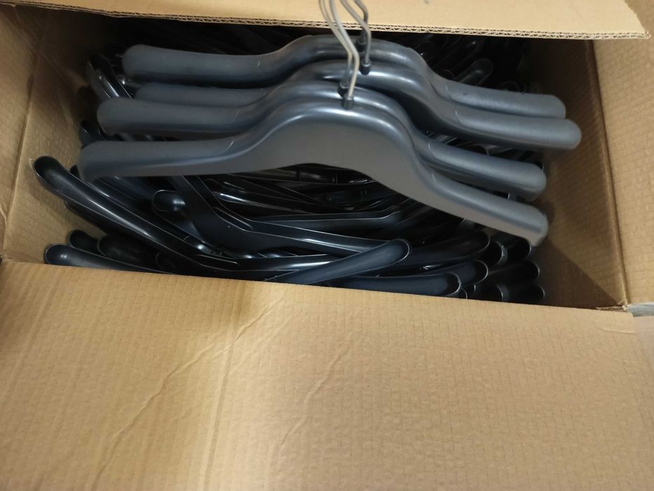 Cabides novos 100 unidades 15€
