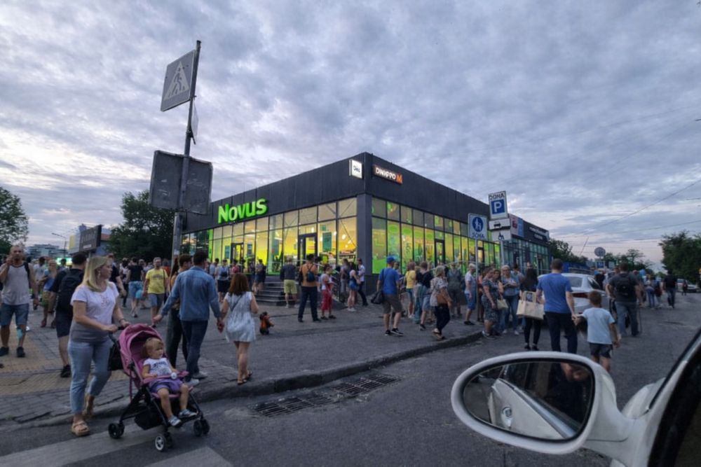 Продаж фасадної комерції поруч з метро. Осз. Фасад