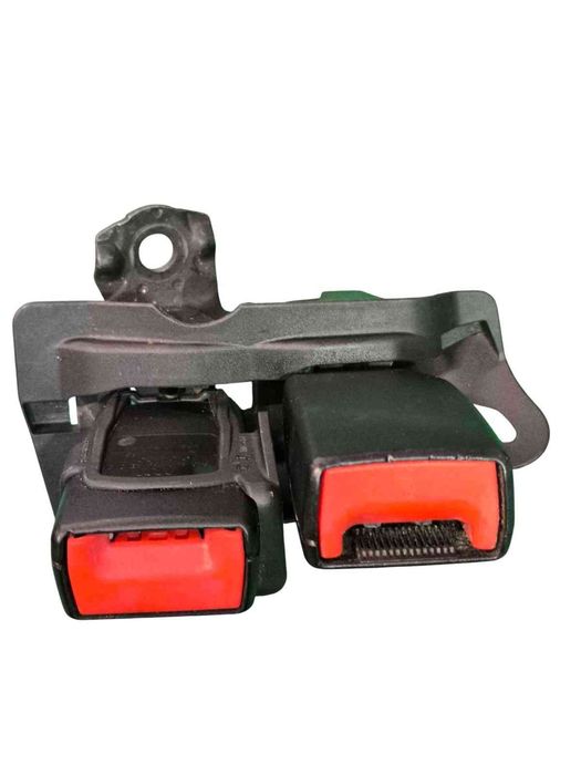Encaixe de Cinto Central AUDI A4 B8