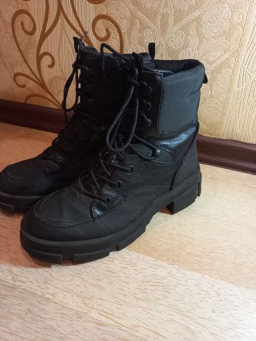 Ботінки 40розмір