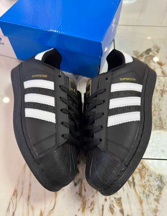 Superstar foundation Black 42