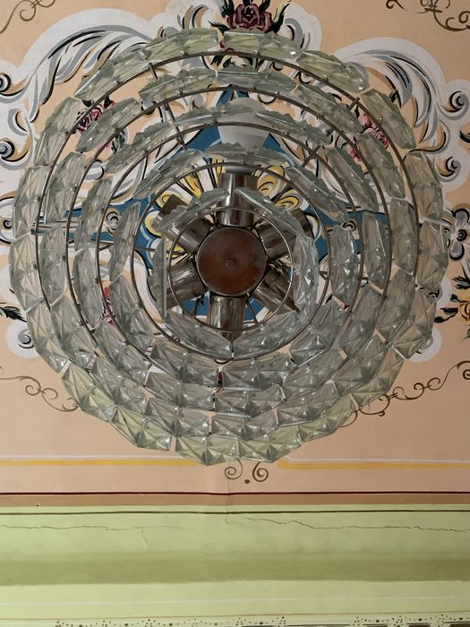 Продам хрустальную люстру