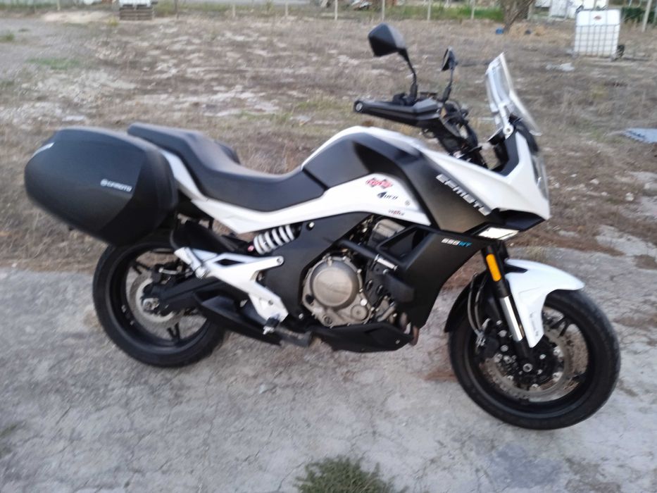 Cf moto impecável
