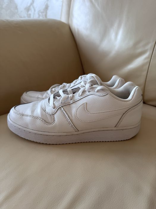 Шкіряні білі кросівки Nike Ebernon Low оригінал р. ⁠39 / Жіночі кеди найк