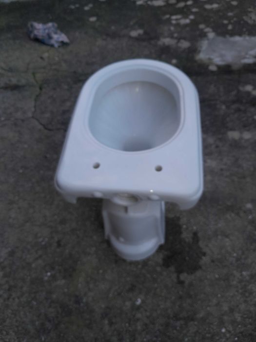 Vários tipos de sanitas disponíveis em bom estado