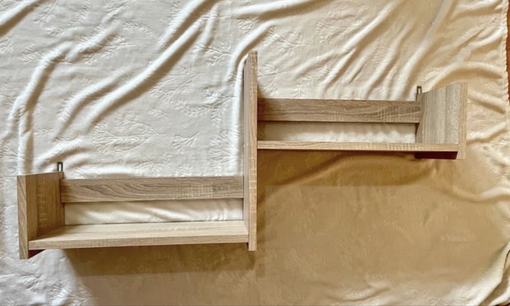 Drewniana półka ścienna jasna