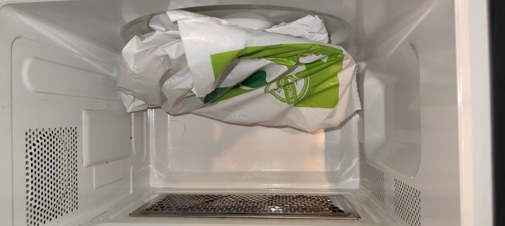 Kuchenka mikrofalowa z grillem gw76n