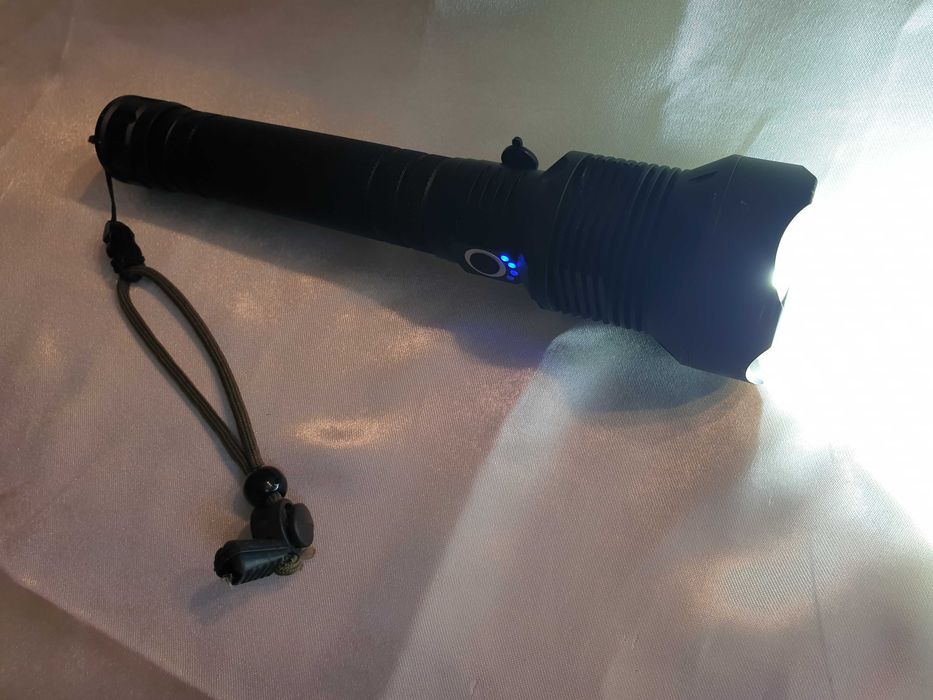 Lanterna Super Potente - carregável por USB