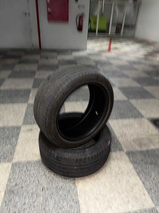 Par 245/40 ZR17 NOVOS (menos de 500 km)