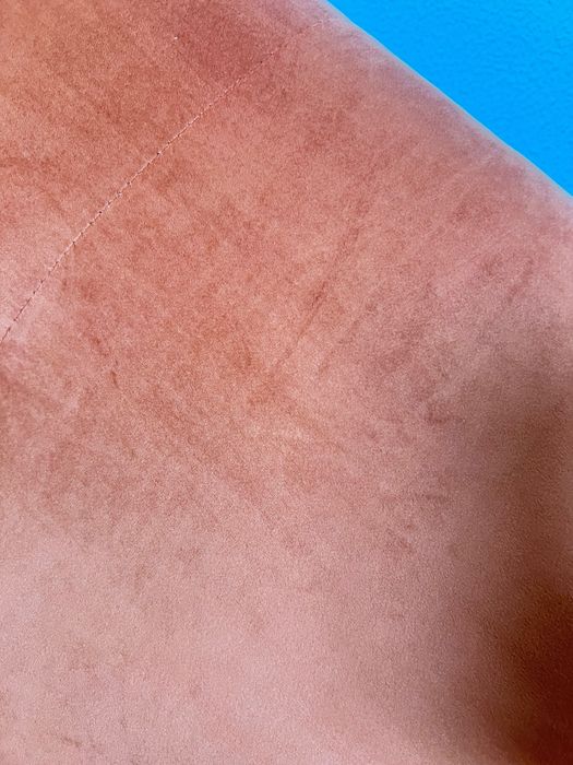 Sofá em veludo terracota