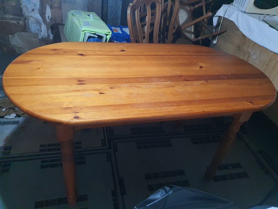 Mesa em madeira maciça