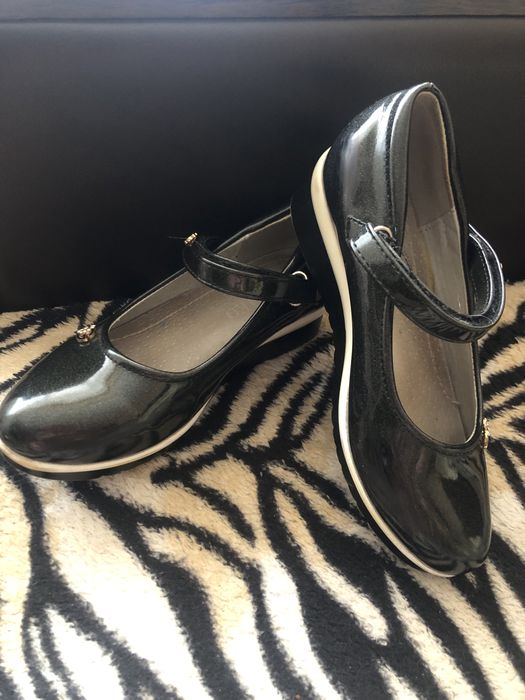 Взуття для дівчиники ( туфлі, сліпони, кеди). Розміри від 28-35