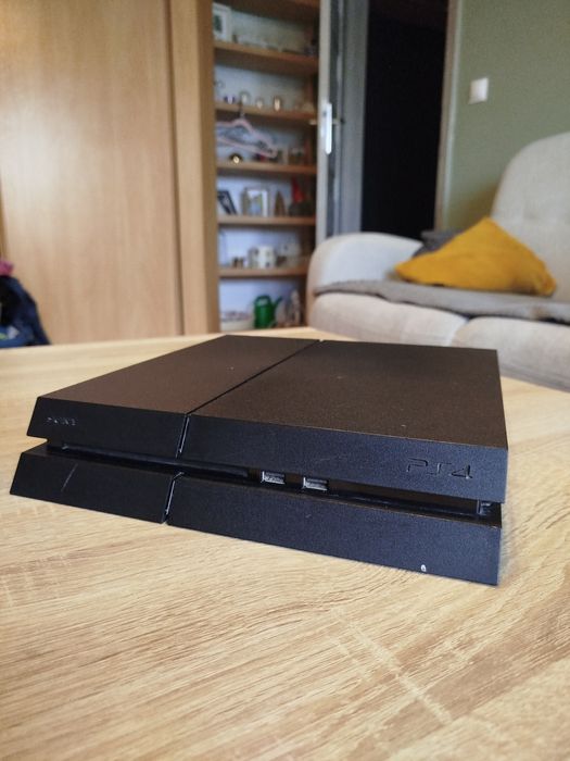 PS4 fat +6 gier + 2 pady dobre i 2 na części gratis