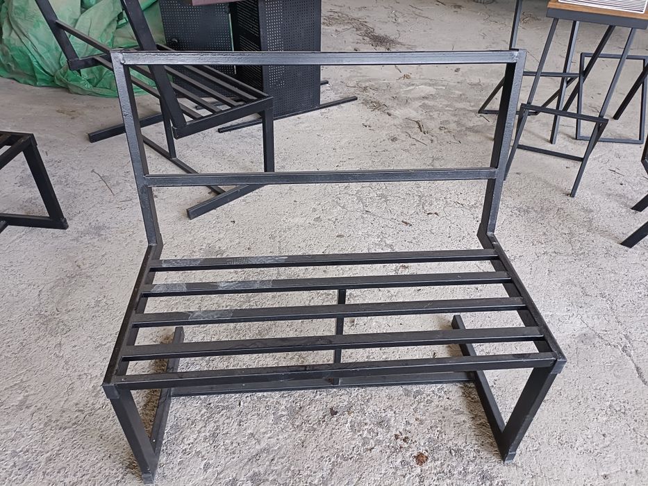 Металеві лавки , стільці
