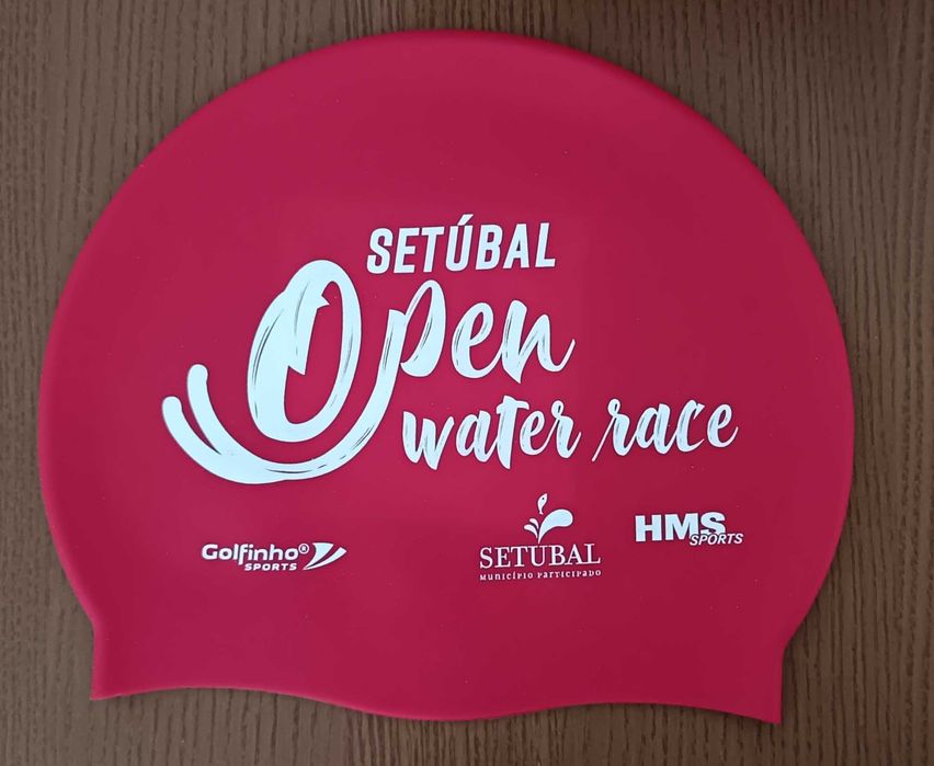 Touca de natação, de silicone, Setúbal Open water race, em estado novo, só usada uma vez, no dia da prova.