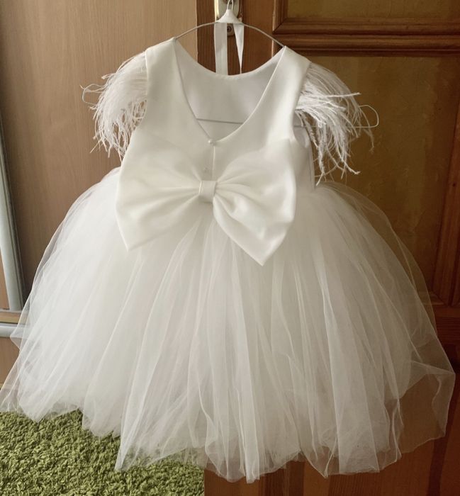 Гарна сукня для дівчинки на 1 рік