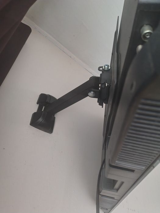 Telewizor 24 wieszak na ścianę