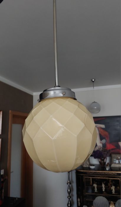 Candeeiro vintage, antigo,  em vidro opalino bege