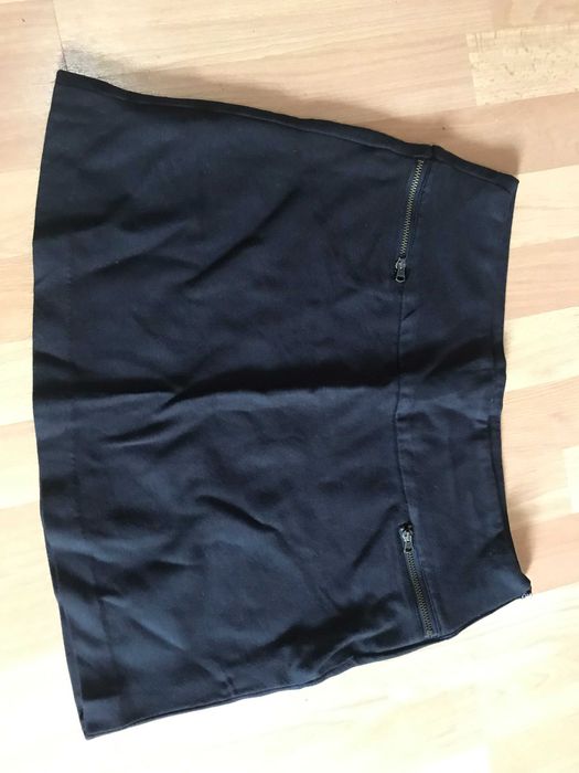 várias saias curtas