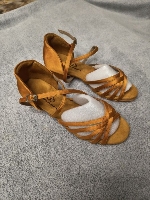 Buty do tańca towarzyskiego latino dziecięce rozmiar 34 wkładka 22,5 cm na klocku 3 cm