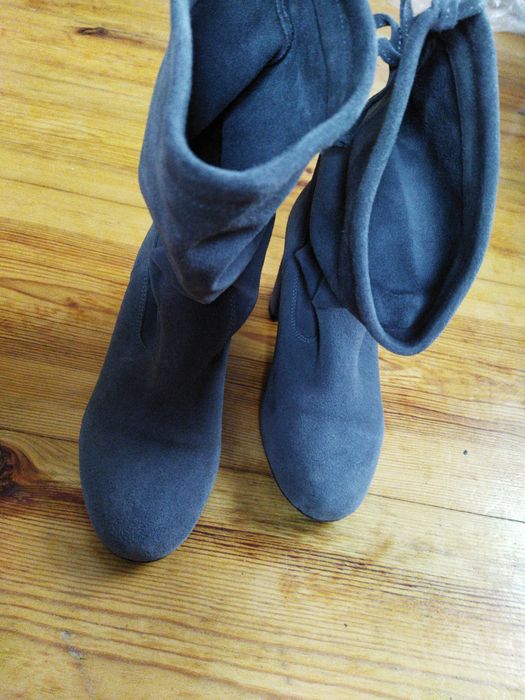 Чобітки жіночі, натуральна замша EXOUISITE BUT