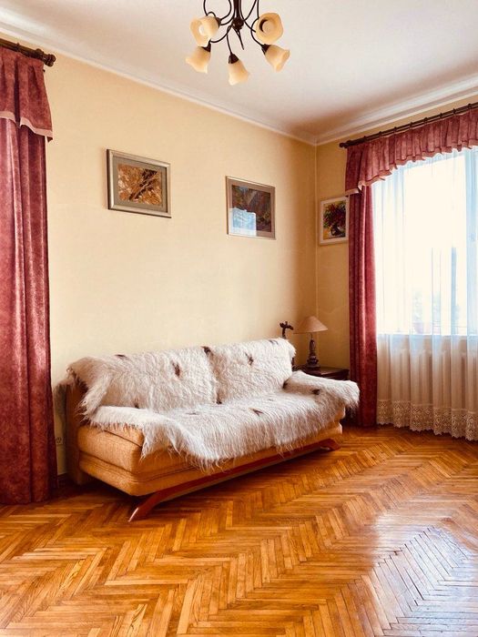 продам 2-х кімнатну сталінку з гарним ремонтом вул.Богоутівська 36