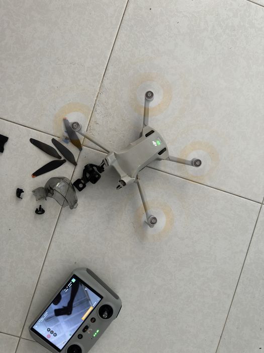Drone dji mini 3  para peças ou podes subistitur as que estao partidas