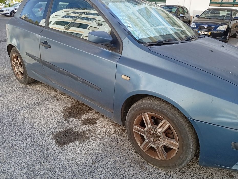 Fiat Stilo azul 3 portas PARADO