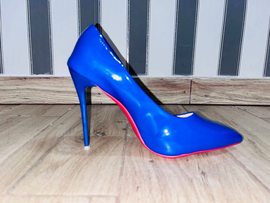 182/ Granatowe z czerwonymi spodami szpilki 36-45 EU męskie OD RĘKI 44