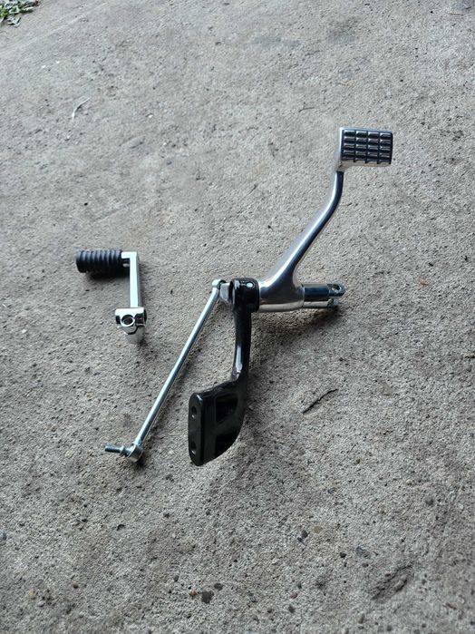 Podnóżek set prawy dźwignia hamulca, dźwignia zmiany biegów Harley Davidson Sportster