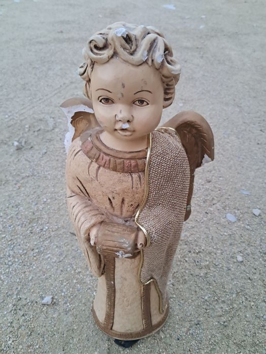 Estatua de anjo para restaurar