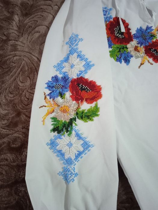 Блуза вишита бісером
