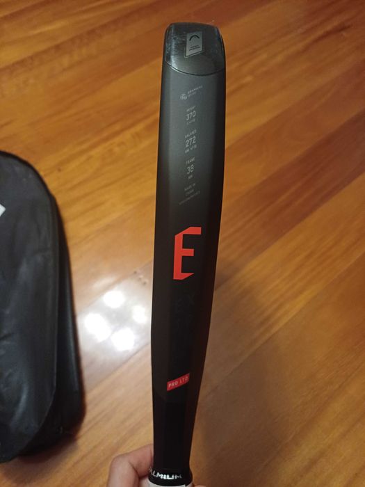 Raquete com capa, padel, Arturo Coelho