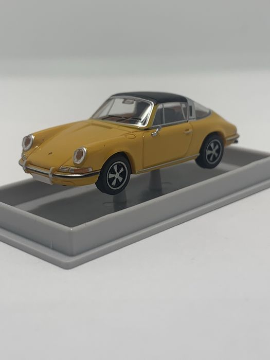 Porsche 911 Targa da Brekina escala 1/87