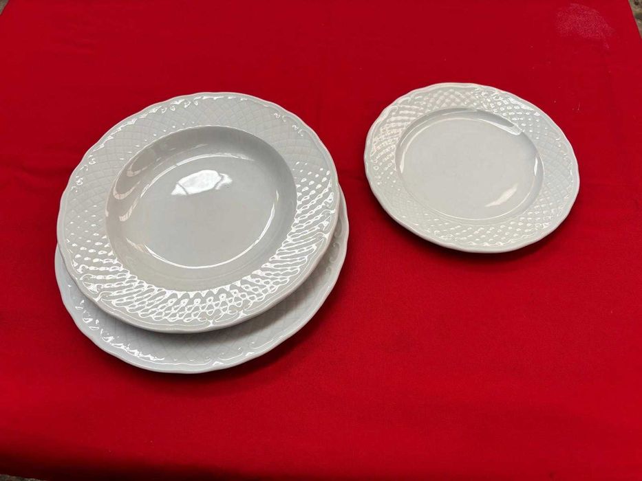 Vendo serviço de loiça Vista Alegre (sopa, comida e sobremesa)