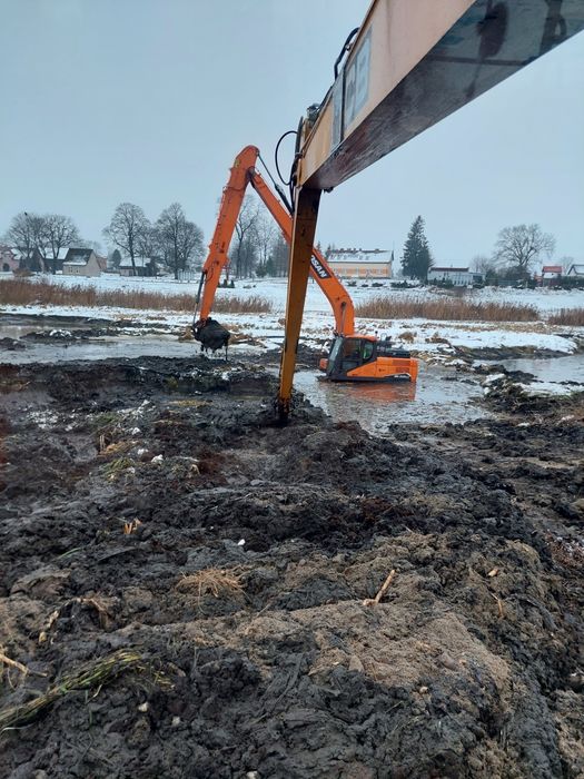 Kopanie stawów koparka long