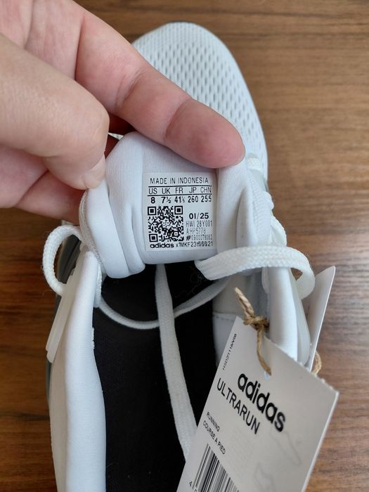 Кросівки adidas білі нові 26,5 см