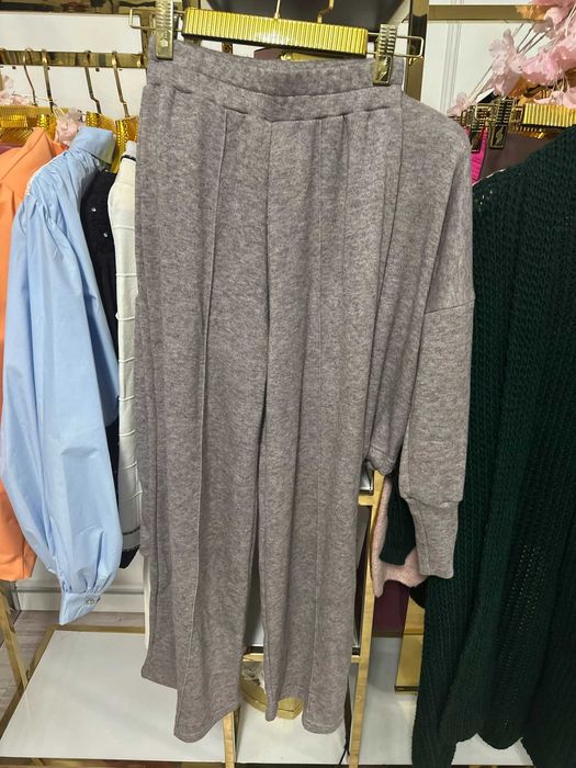 Komplet damski dresowy sweterkowy Basari