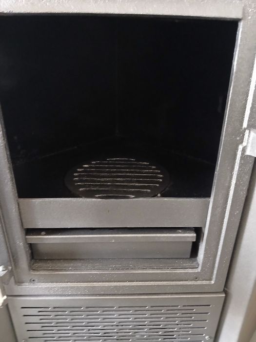 Vendo salamandra a lenha, de canto, ventilada. Marca Solzaima. Como nova.