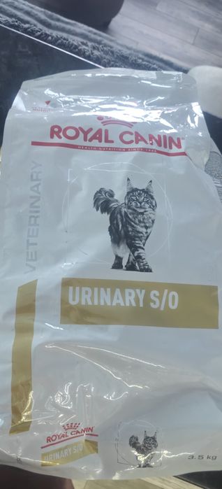 Продам корм для котів