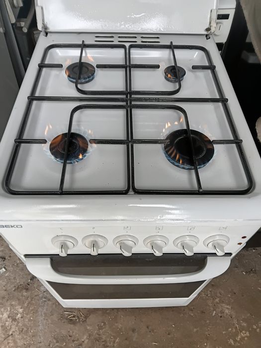 Продам 4х конфорну газову плиту Beko