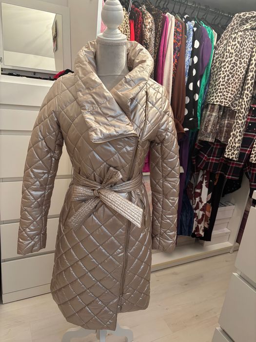 Płaszczyk pikowany złoty