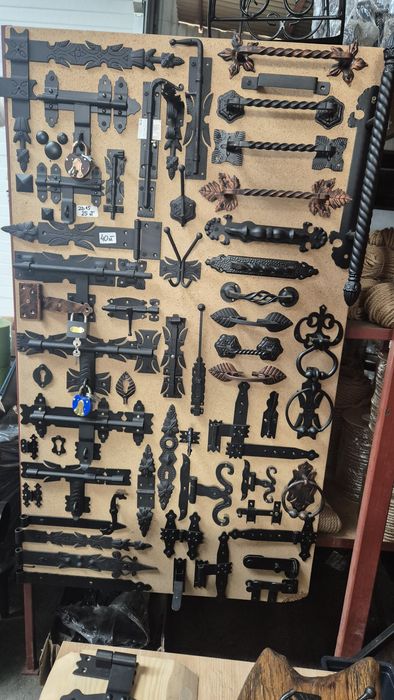 Metalowa Lampa ręcznie kuta wisząca , zewnętrzny kinkiet  kuty Kowalst