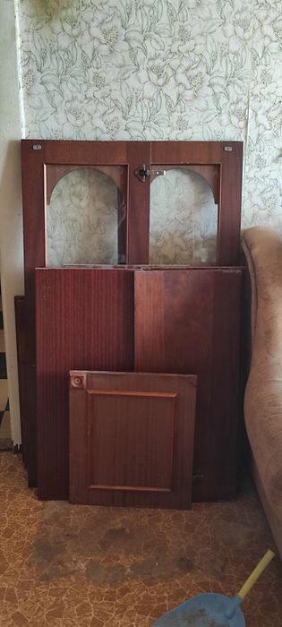 Отдам доски, дверцы и запчасти от тубочек