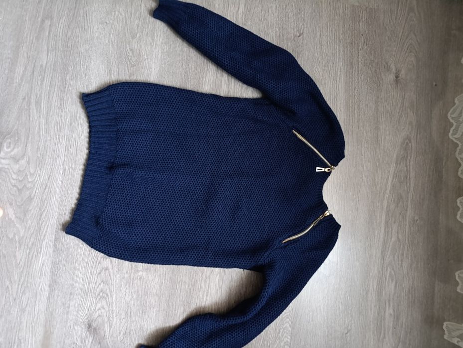 Тепла жіноча кофтинка